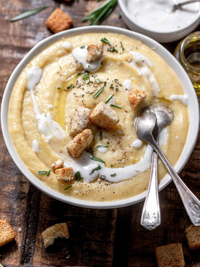 the vegan potato leek soup topped with croutons.
