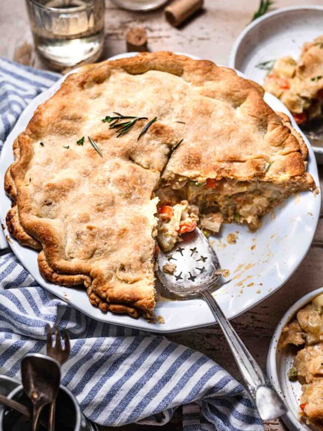 the best vegan chicken pot pie recipe with a double crust.