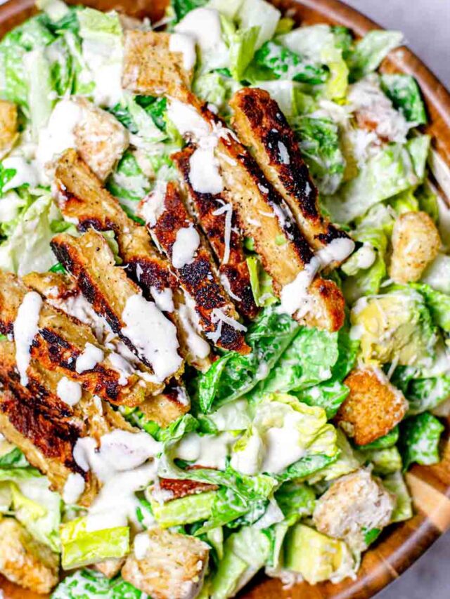 Easy Caesar Salad (Vegan + Vegetarian)