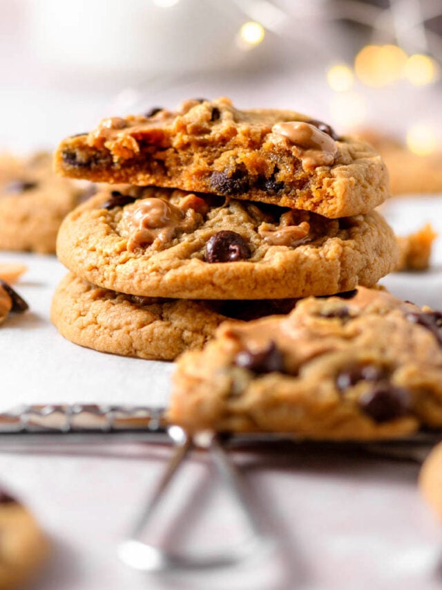 vegan peanut butter chocolate chip cookies.
