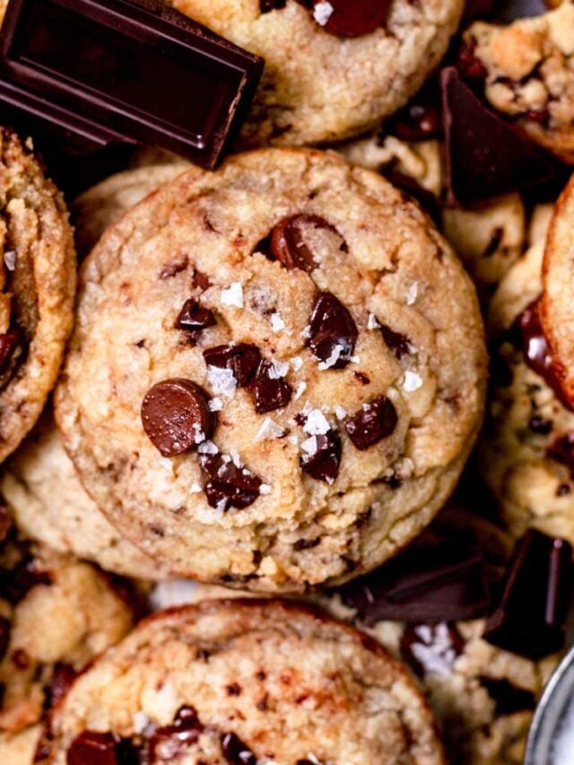 eggless chocolate chip cookies.