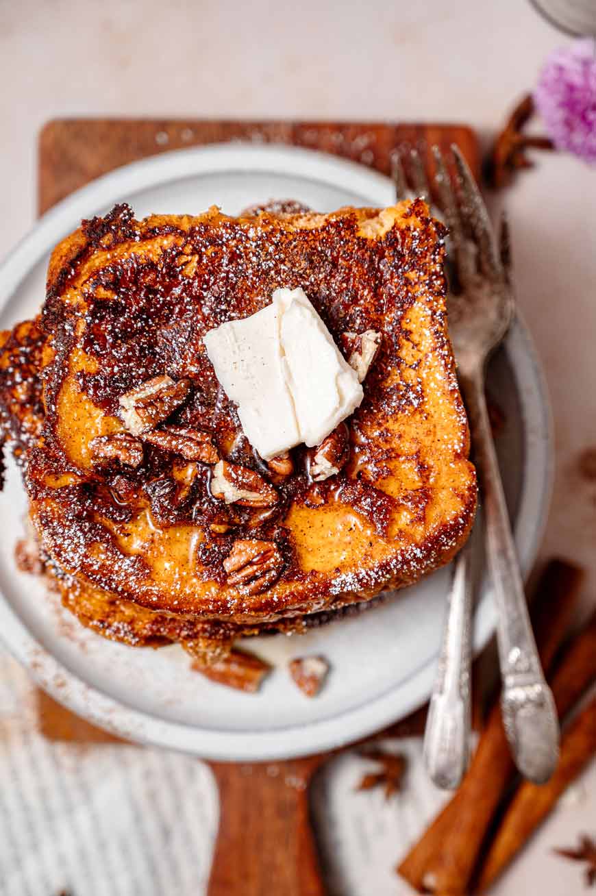 https://tyberrymuch.com/wp-content/uploads/2022/09/vegan-pumpkin-brioche-french-toast-top.jpg