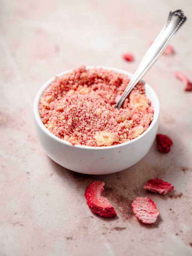 Easy Strawberry Crunch Crumble