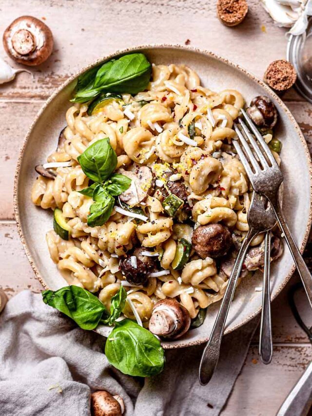 One Pot Creamy Zucchini Mushroom Pasta Story