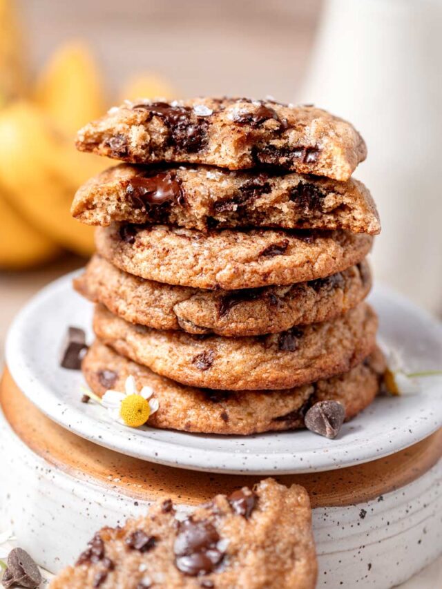 chewy vegan banana chocolate chip cookies.