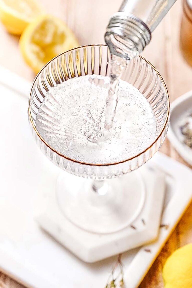 Lavender Gin Cocktail (Tom Collins)