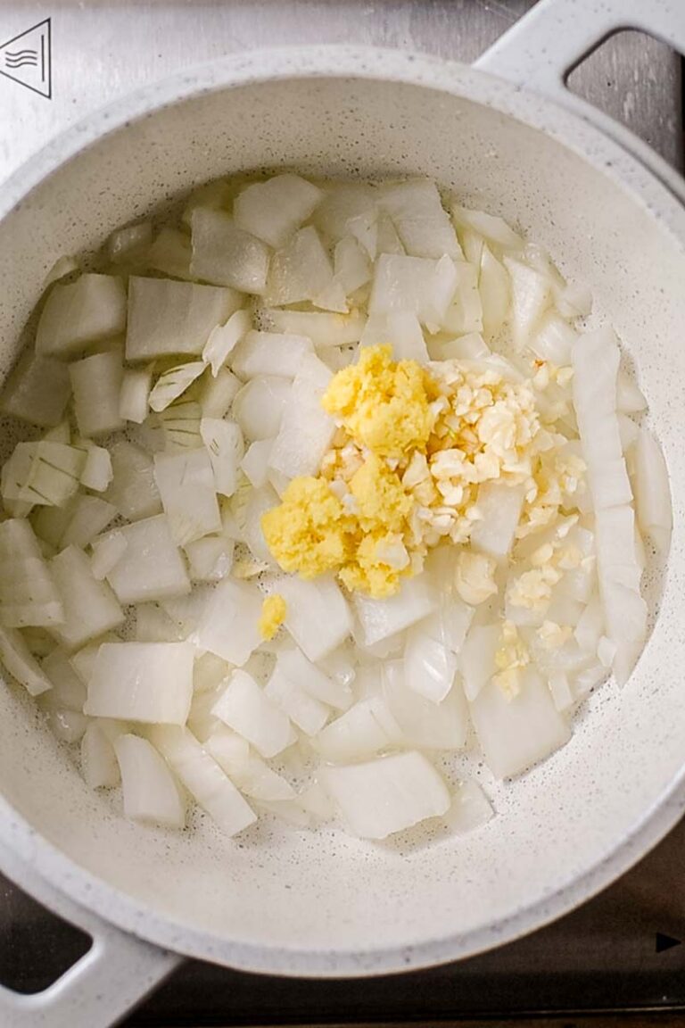 Easy Curry Sauce with Coconut Milk