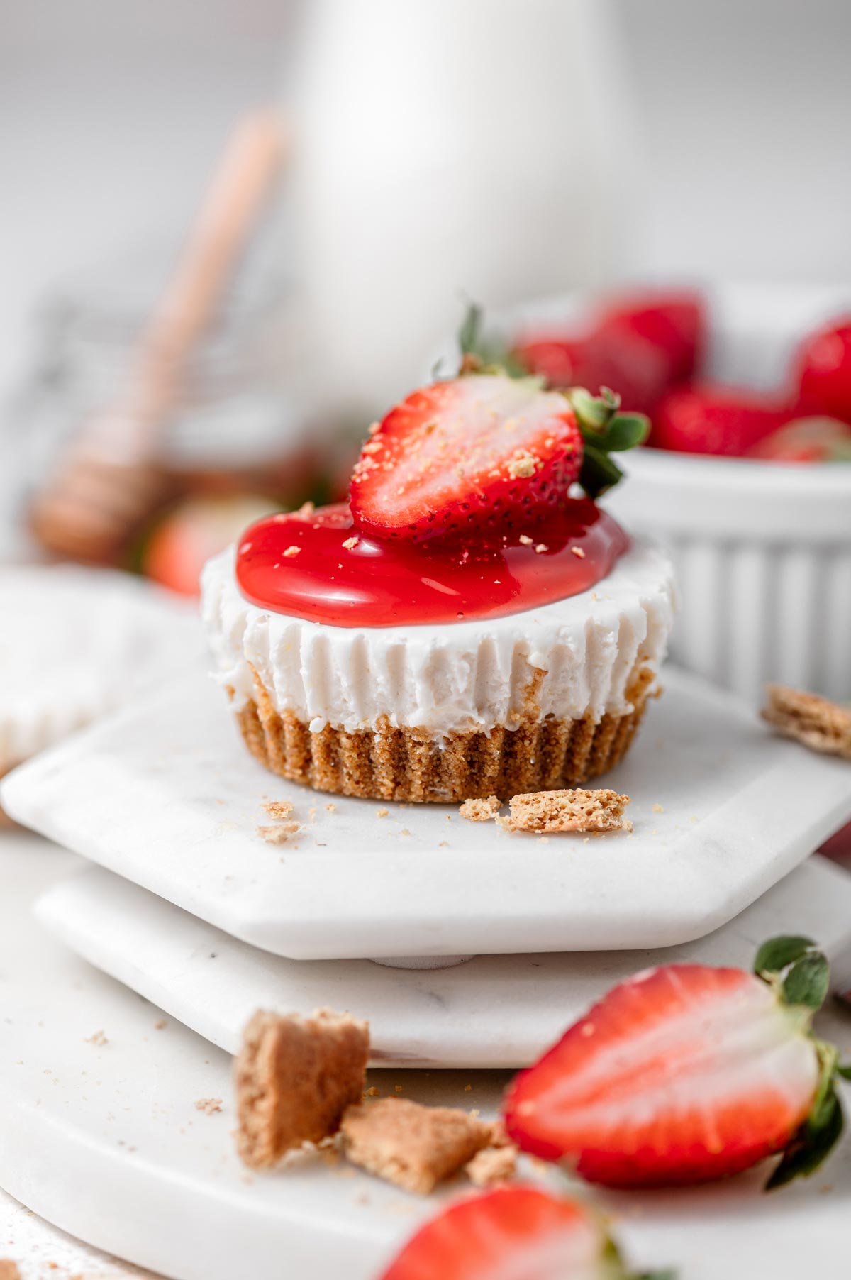 vegan mini no bake cheesecake on a white marble coaster.