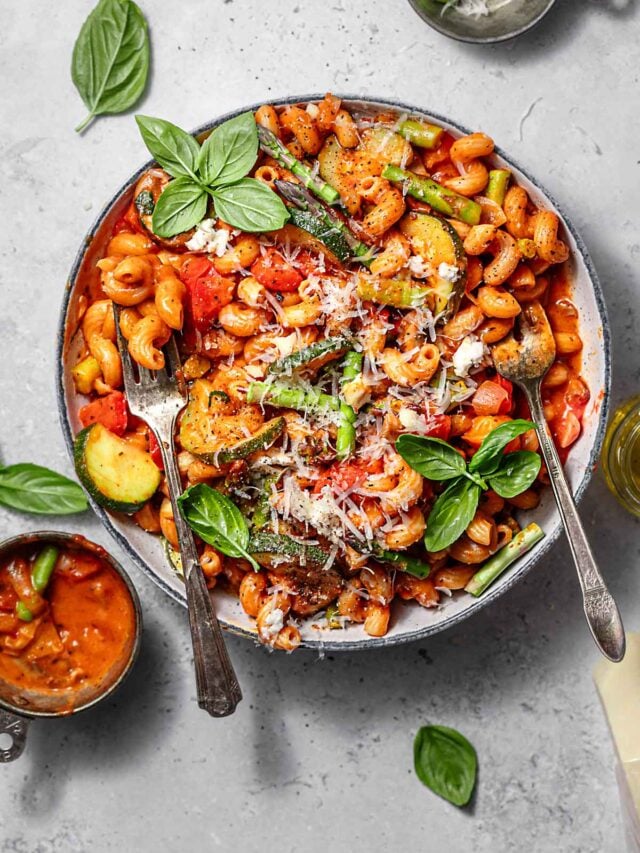 one pot vegetable pasta with creamy tomato basil sauce on top.