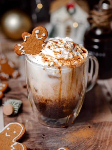 gingerbread chai tea latte with oatmilk.