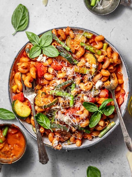 one pot vegetable pasta with creamy tomato basil sauce on top.