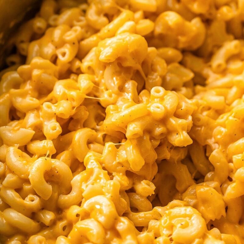 stretchy vegan mac and cheese made without cashews in a pan.